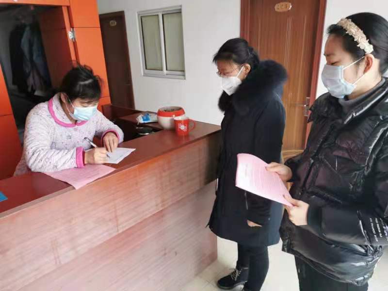 發(fā)放《致經營戶的一封信》.jpg